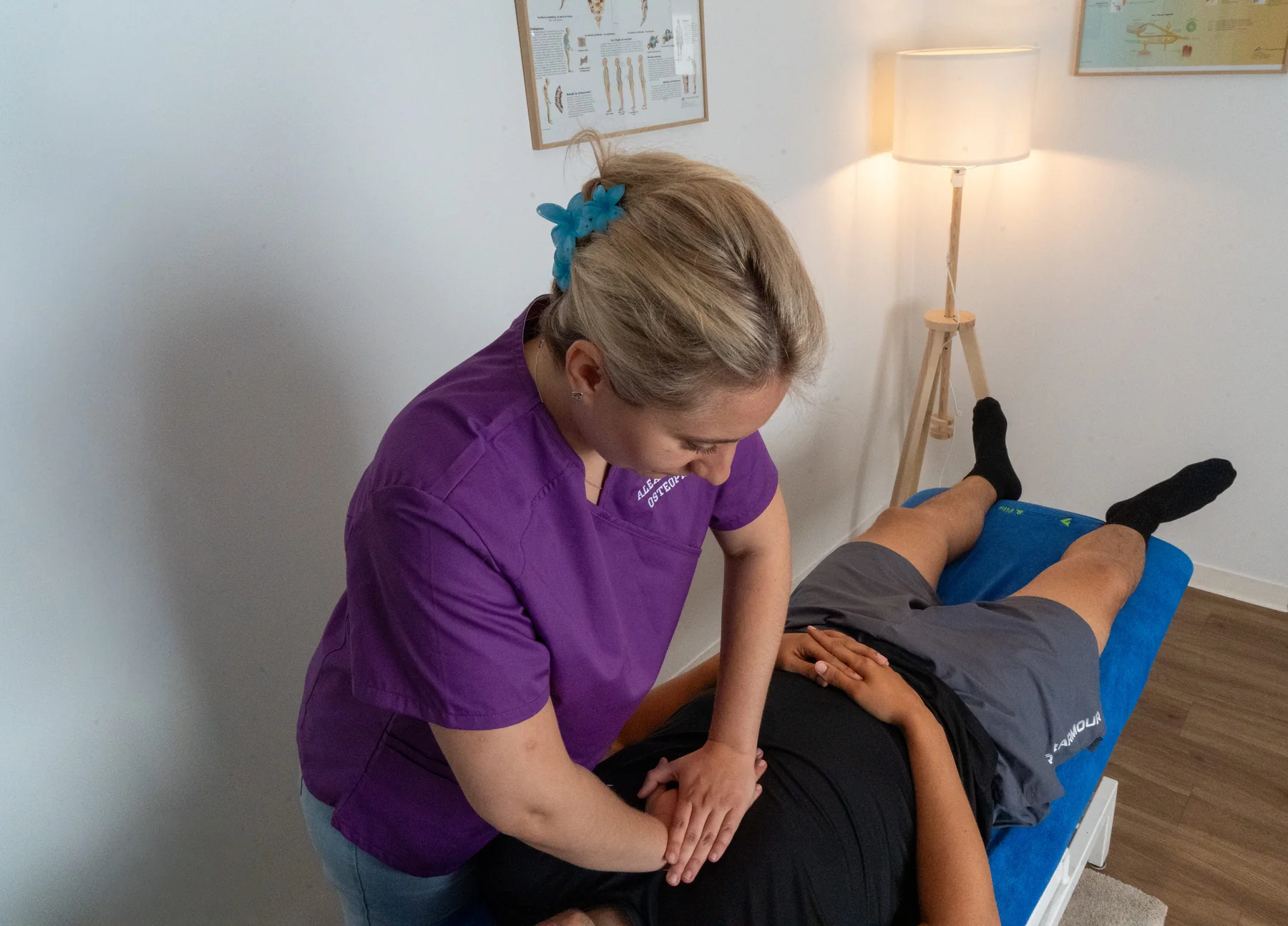 osteopathe-feyzin-alexia-buffat-consultation-table