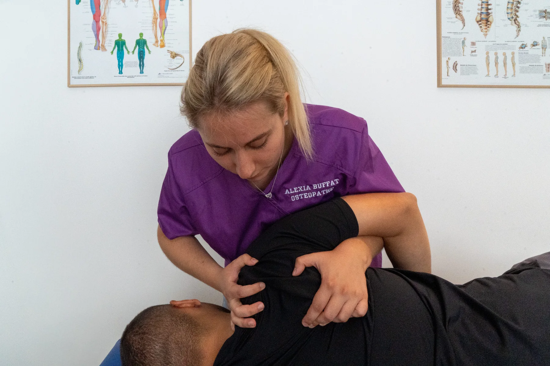 osteopathe-feyzin-alexia-buffat-travail-epaule-cervicales