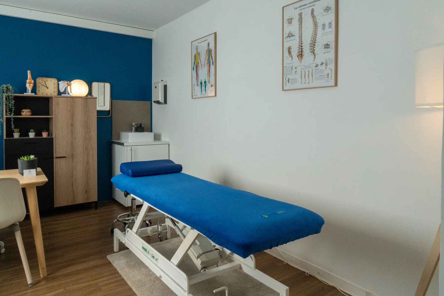 osteopathe-feyzin-cabinet-movea-interieur-table-osteopathie